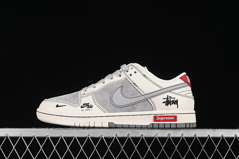 All categories Nk SB Dunk Series Nk SB Dunk Low High-end customized low-top sneakers Nk SB Dunk Low Stusi co-branded - gray white light gray hook Anniversary high-end customized low-top casual sneakers SJ2068-302